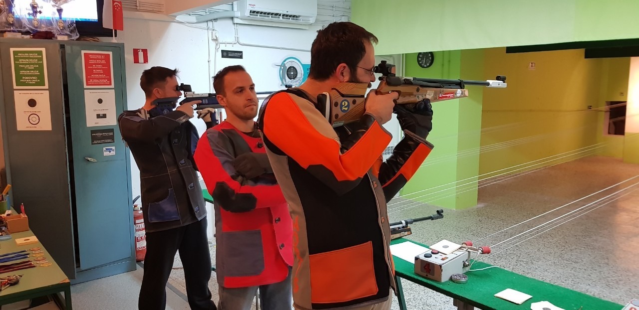 Pročitajte više o članku Poziv županijsko prvenstvo puška/pištolj ISSF juniori/ke i Kup IŽ 23.-24.02.2019