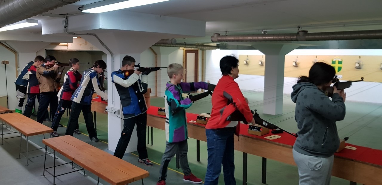 Kadeti i kadetkinje streljačkog kluba rovinj natjecanju u Puli serijska zračna puška
