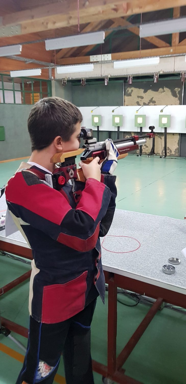 Strijelac SK Rovinj na liniji Maksim Nedeljković Rovinj-Rovigno streljaštvo